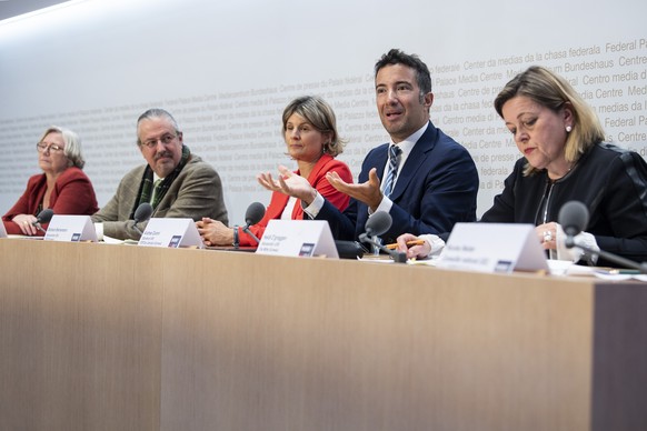 Nationalraetin Laurenec Fehlmann Rielle, SP-GE, Nationalrat Beat Flach, GLP-AG, Nationalraetin Barbara Steinemann, SVP-ZH, Staenderat Andrea Caroni, FDP-AR und Regierungsraetin Heidi Z