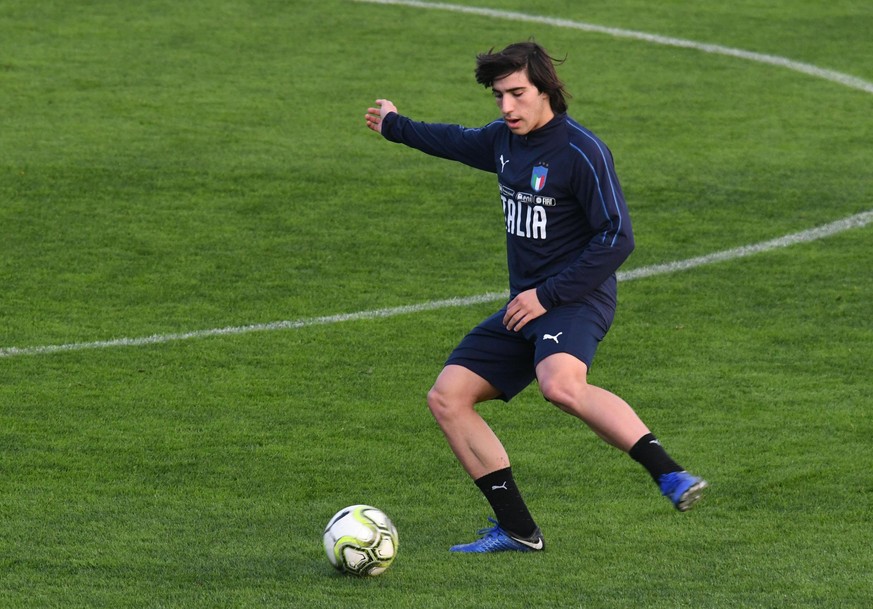 epa07161234 Italy&#039;s Sandro Tonali attends a training session at Coverciano Sport Center, Florence, Italy, 12 November 2018. EPA/CLAUDIO GIOVANNI