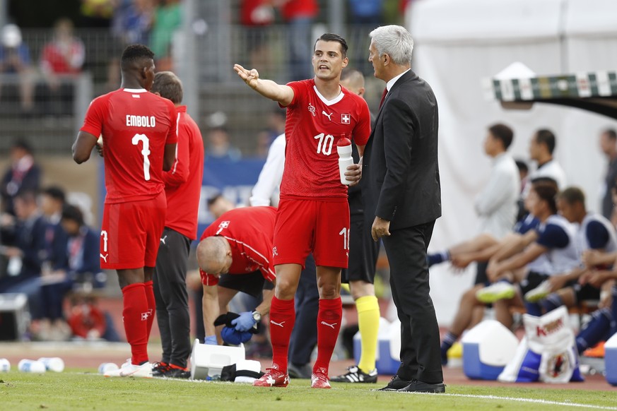 Switzerland&#039;s Granit Xhaka, left, in discussion with head coach Vladimir Petkovic, right, during an international friendly soccer match in preparation for the upcoming 2018 Fifa World Cup in Russ ...