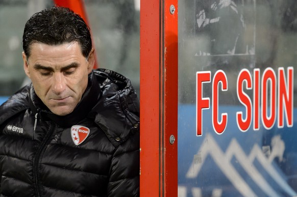 L&#039;entraineur du FC Sion Didier Tholot montre sa deception lors de la rencontre de football de Super League entre le FC Sion et le Grasshopper Club Zuerich ce vendredi 3 avril 2015 au stade de Tou ...