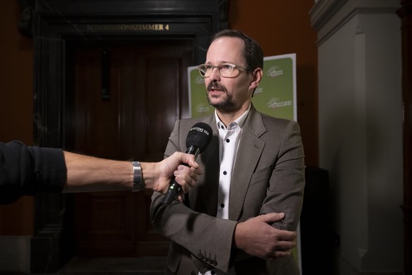 Balthasar Glaettli, Parteipraesident Gruene und Nationalrat GP-ZH, im Interview nach einem Point de Presse ueber die kommende Bundesratswahl, nach der ersten Fraktionssitzung der Gruenen nach den Eidg ...