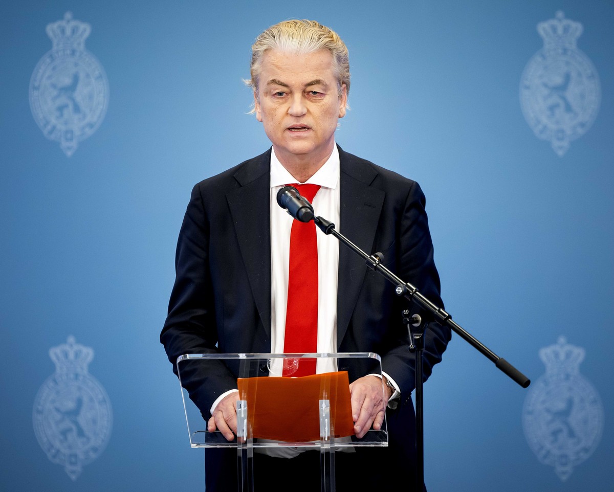 epa11344315 Party for Freedom (PVV) leader Geert Wilders speaks during the presentation of the main lines agreement for a new cabinet, in the Hague, the Netherlands, 16 May 2024. Dutch party leaders o ...
