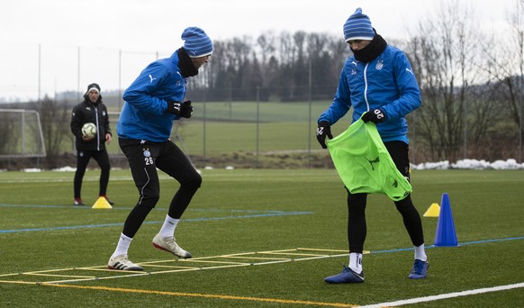 Raphael Holzhauser, links, und Nedim Bajrami vom Grasshopper Club Zuerich im Training auf dem Campus, aufgenommen am Dienstag, 8. Januar 2019 in Niederhasli. (KEYSTONE/Ennio Leanza)