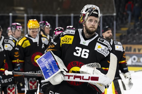 Torhueter Adam Reideborn (SCB) reagiert nach der Niederlage 4-5 nach dem Eishockey Meisterschaftsspiel der National League zwischen dem SC Bern, SCB, und dem HC Ajoie, HCA, am Mittwoch, 29. Oktober 20 ...