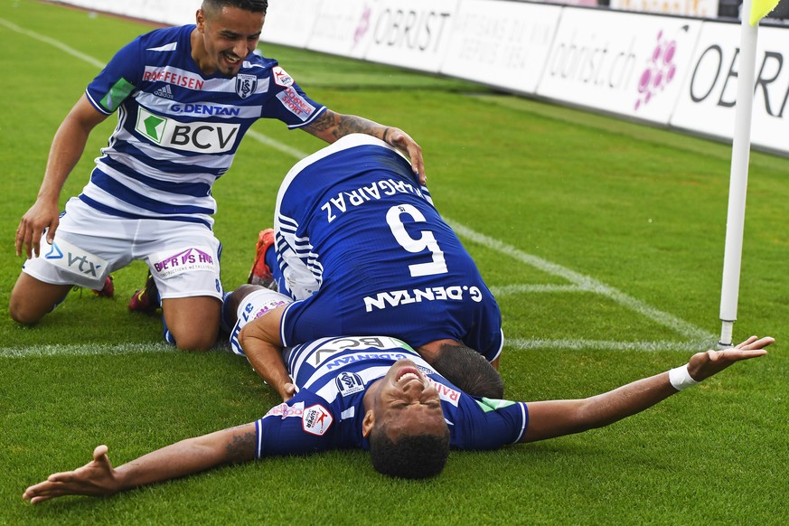 31.07.2016; Lausanne; Fussball Super League - FC Lausanne-Sport - FC Thun;
Gabriel Torres (Lausanne) jubelt nach seinem Tor zum 3:2 mit Xavier Margairaz (Lausanne) und Musa Araz (Lausanne)
 (Urs Lindt ...