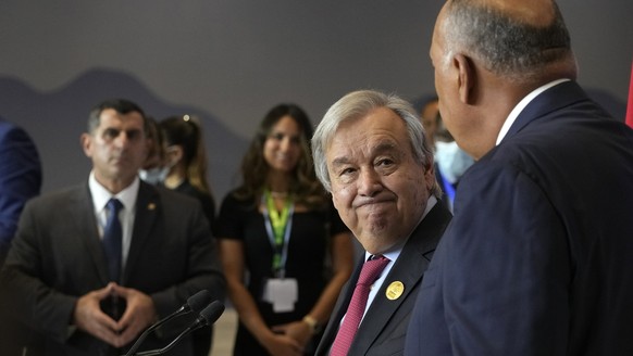 United Nations Secretary-General Antonio Guterres, left, looks at Sameh Shoukry, president of the COP27 climate summit during the summit, Thursday, Nov. 17, 2022, in Sharm el-Sheikh, Egypt. (AP Photo/ ...