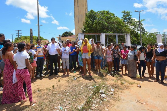 epa05719482 Relatives of inmates wait for information outside of the Alcaçuz prision in Natal, northeast of Brazil, on 15 January 2017. Brazilian Military Police has retaken control of the state penit ...