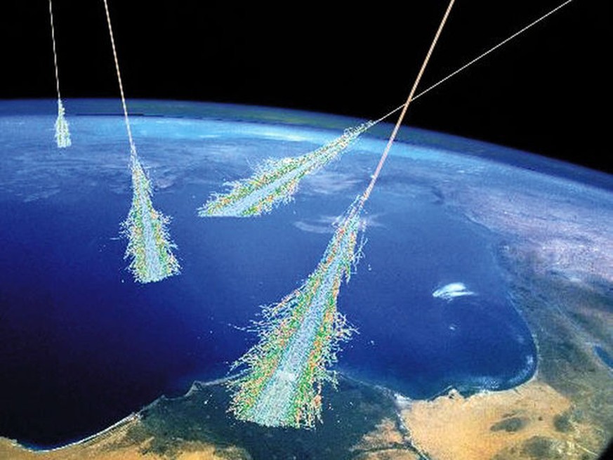 Hochenergetische Teilchenschauer entstehen, wenn kosmische Strahlung (meist Protonen) auf die oberen Schichten der Atmosphäre trifft.