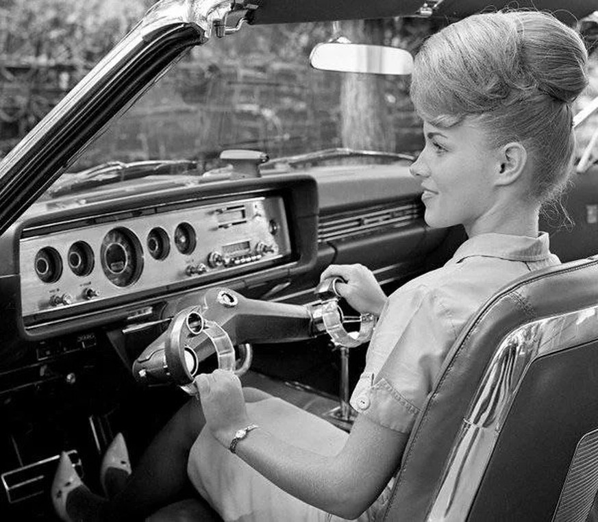 In 1965 Ford tested the Wrist Twist Steering for cars. Despite better visibility, a roomier cabin and allowing you to drive with your arms on armrests it never went beyond the testing stage.
https://w ...