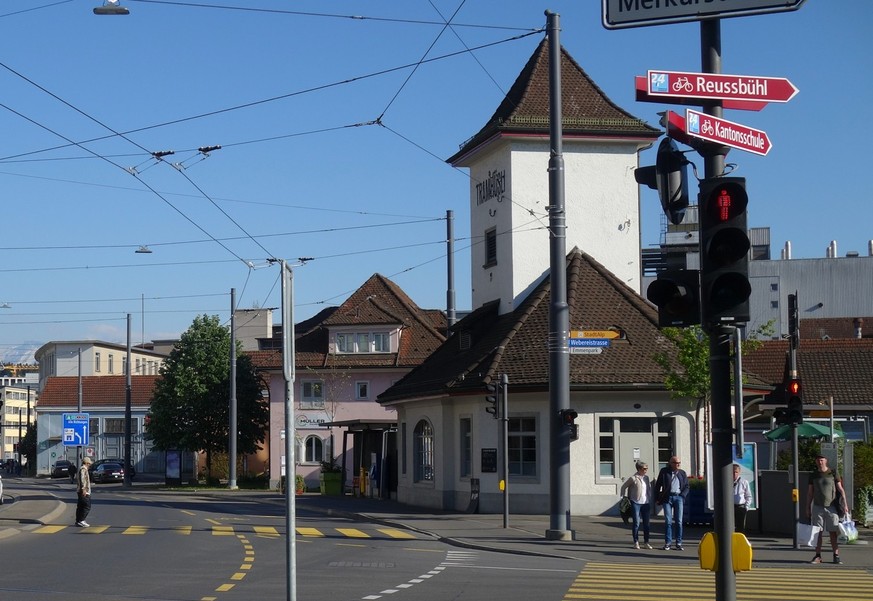 Die Gemeinde Emmen im Kanton Luzern lebt das, wovor die SVP im Abstimmungskampf zur Initiative Keine 10-Millionen-Schweiz warnt: Sie wächst, sie verdichtet und beherbergt besonders viele Ausländerinne ...