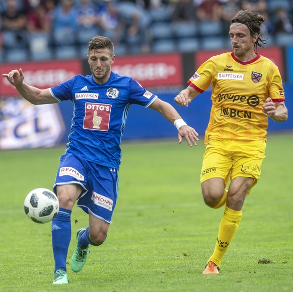 Luzerns Simon Grether, links, gegen Xamax Geoffrey Treand, rechts, beim Fussballspiel der Super League FC Luzern gegen Neuchatel Xamax FCS , am Samstag, 21. Juli 2018 in der Swissporarena in Luzern. ( ...