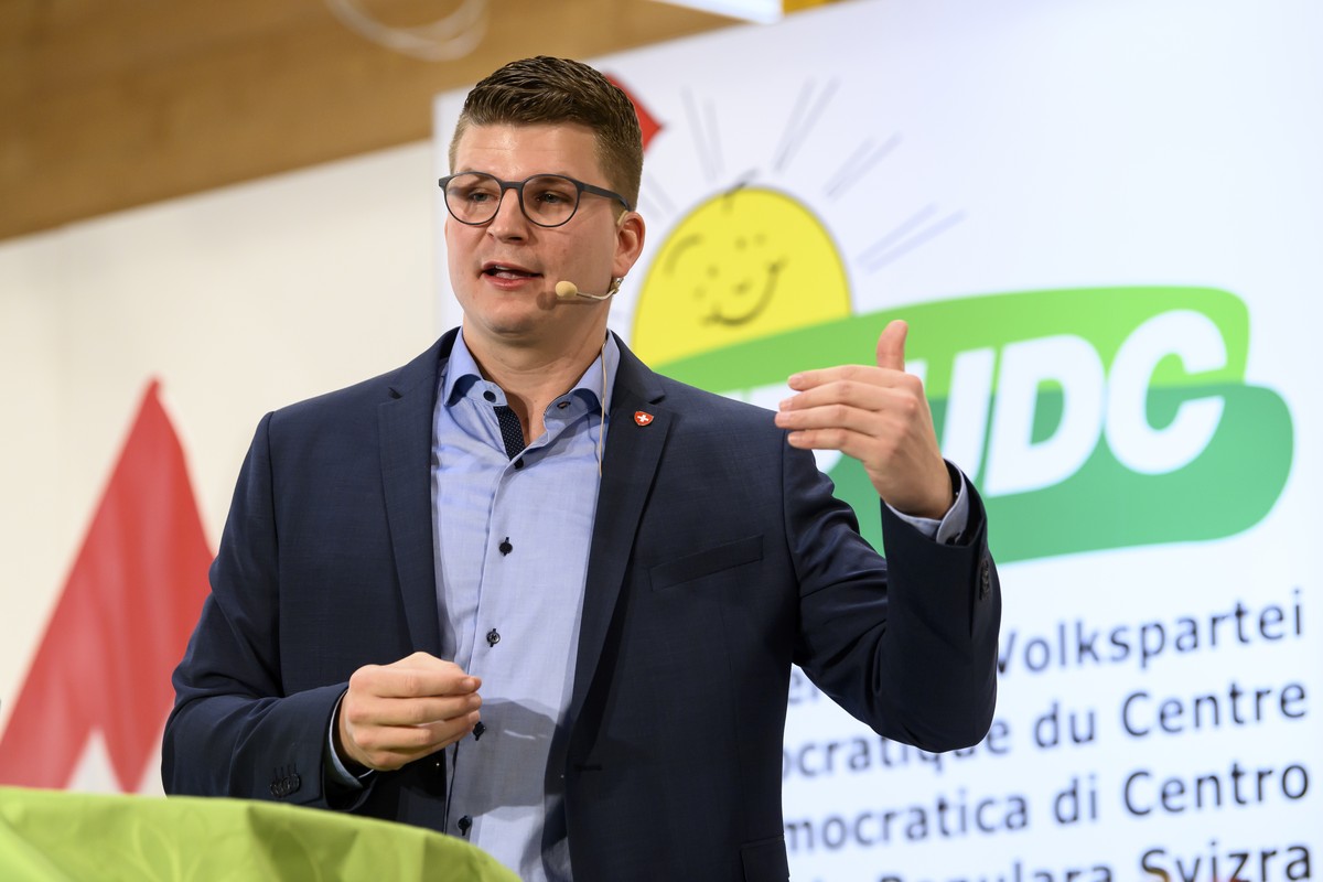 Mike Egger, conseiller national UDC (SG), prend la parole lors de l'assemblee des delegues de l'UDC (Union democratique du centre) Suisse, ce samedi 15 janvier 2022, a Reconvilier (BE). (KEY ...