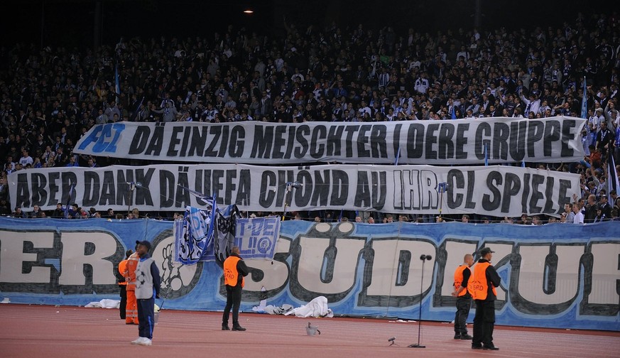 Bildnummer: 04873289 Datum: 15.09.2009 Copyright: imago/Ulmer
fc zürich - real madrid - fcz fans in der südkurve im stadion letzigrund mit dem spruchband; fcz ist der einzige meister der gruppe c, abe ...