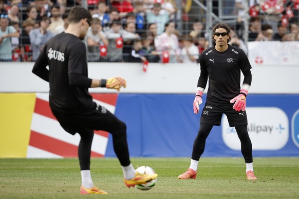 Switzerland&#039;s goalkeepers Gregor Kobel, front, and Yann Sommer in action during a training session of the Swiss team at the &quot;Stadion auf der Waldau&quot; in Stuttgart, Germany, Monday, June  ...