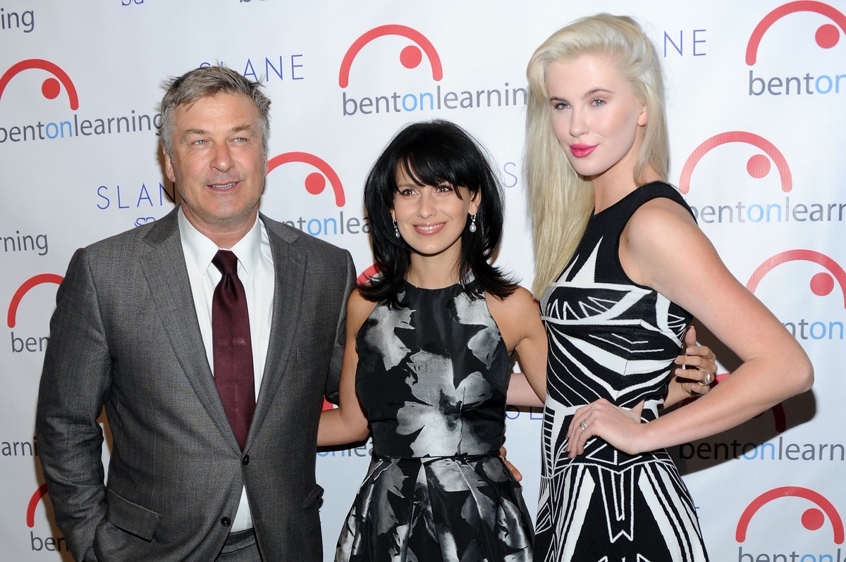 Alec, Hilaria und Ireland Baldwin.