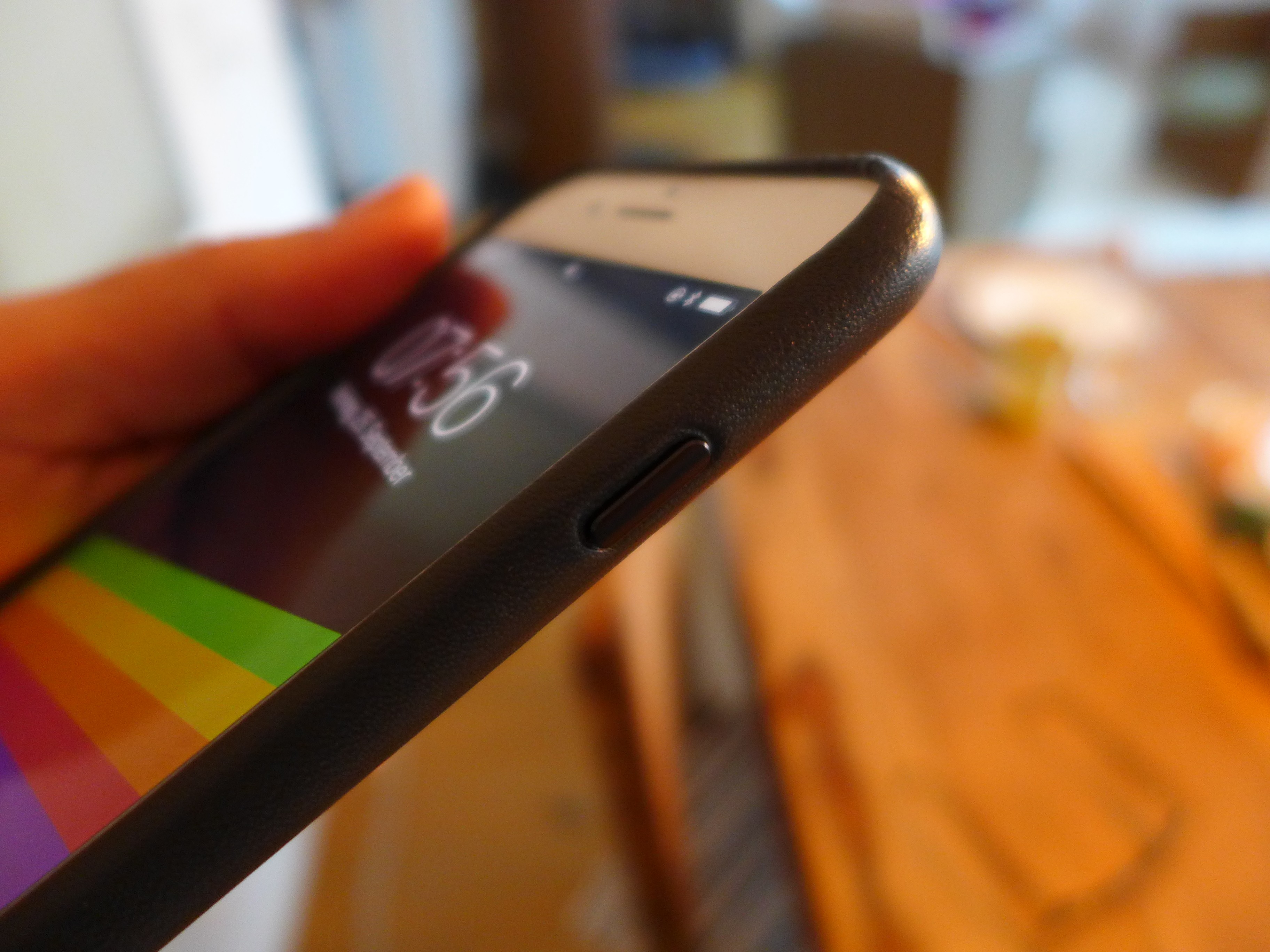 iPhone 8 Plus in Schutzhülle von Apple