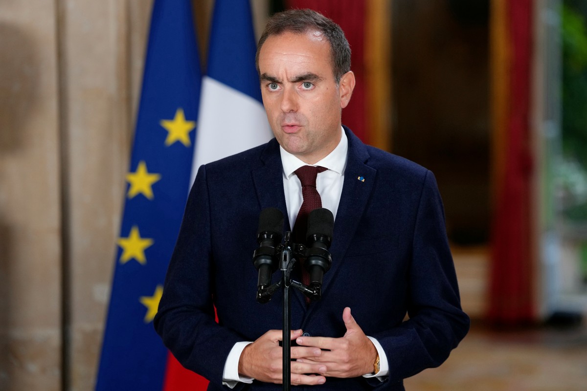 France's Prime Minister Sebastien Lecornu makes a statement at the Hotel de Matignon in Paris, Wednesday, Oct. 7, 2026. (Dimitar Dilkoff/Pool Photo via AP)
France Politics