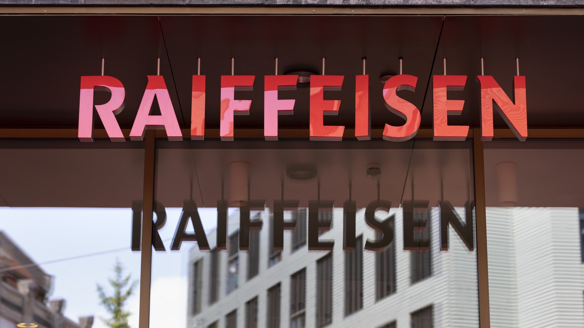 ARCHIVBILD ZU DEN UMSATZZAHLEN BEI RAIFFEISEN --- Logo of the Raiffeisen bank at its headquarters in St. Gallen, Switzerland, on June 5, 2018. (KEYSTONE/Gaetan Bally)..Logo der Raiffeisenbank am Haupt ...
