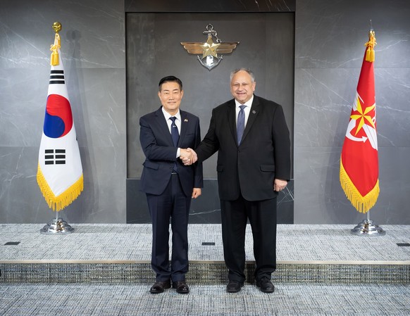 epa11181917 A handout photo made available by the South Korean Defense Ministry shows South Korean Defense Minister Shin Won-sik (L) posing with US Secretary of the Navy Carlos Del Toro (R) at the Def ...