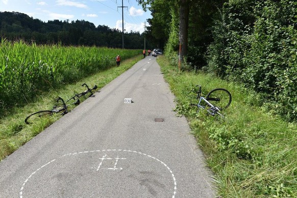 Auf dem Töss-Veloweg bei Rämismühle sind am Montagnachmittag mehrere Velofahrer miteinander kollidiert. Zwei Männer wurden dabei schwer verletzt.