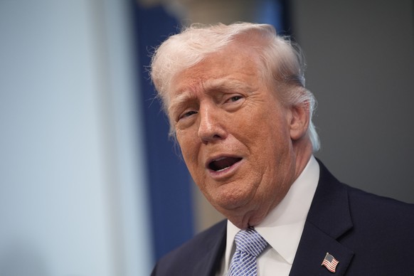 epa12872495 US President Donald Trump briefs the media on Iran from the James S Brady Press Briefing Room of the White House in Washington, DC, USA, 06 April 2026. EPA/YURI GRIPAS / POOL