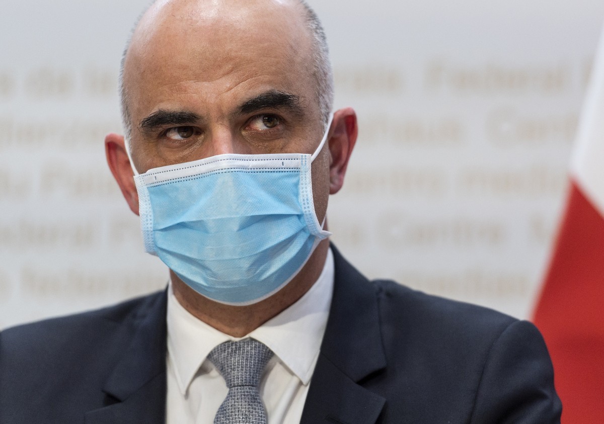 Bundesrat Alain Berset erlaeutert im Anschluss an ein Treffen der Konferenz der kantonalen Gesundheitsdirektorinnen und -direktoren GDK das weitere Vorgehen zur Bewaeltigung der Krise um die Pandemie  ...