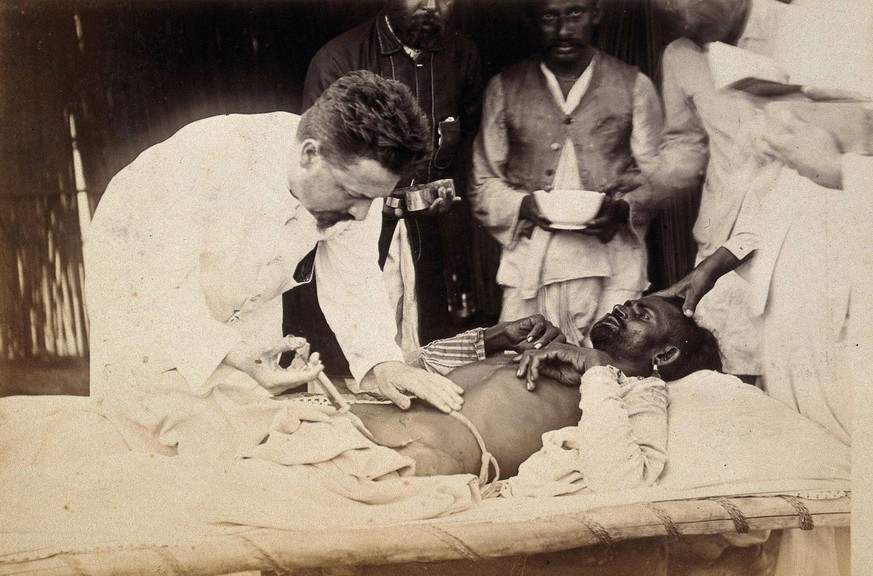 Man being injected by doctor, during the outbreak of bubonic plague in Karachi, India. Photograph, 1897. Copyright: xpiemagsx