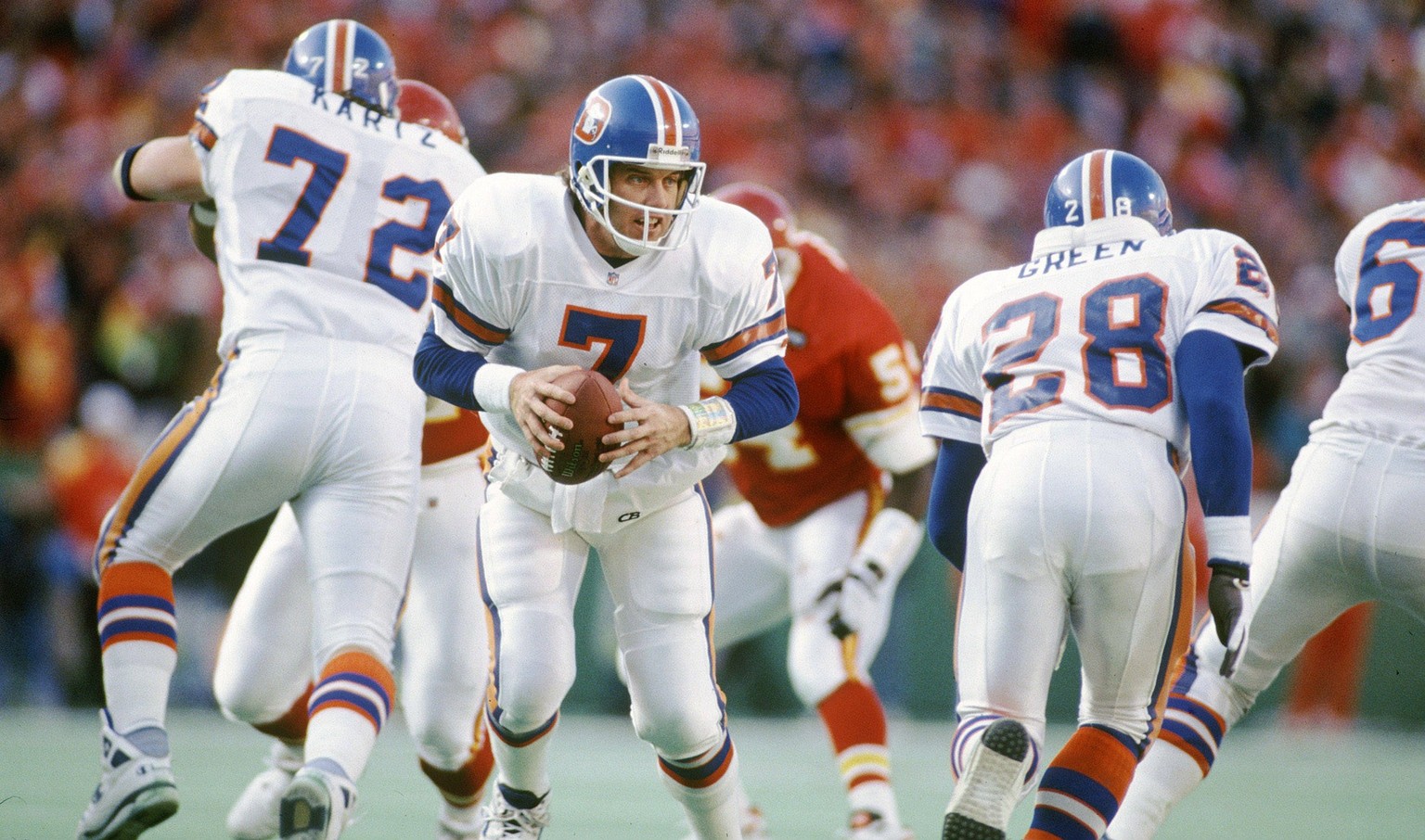 US Presswire Sports Archive Dec 27, 1992 Kansas City, MO, USA FILE PHOTO Denver Broncos quarterback 7 JOHN ELWAY in action against the Kansas City Chiefs at Arrowhead Stadium. The Chiefs defeated the  ...