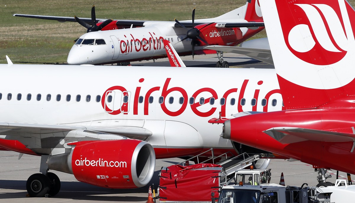 epa06145687 An aircraft of the German carrier Air Berlin maneuvers at Airport Tegel in Berlin, Germany, 15 August 2017. Reports on 15 August 2017 state Air Berlin, Germany's second largest airlin ...