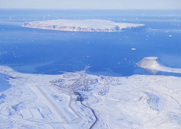 Blick auf die Pituffik Space Base im Nordwesten von Grönland.