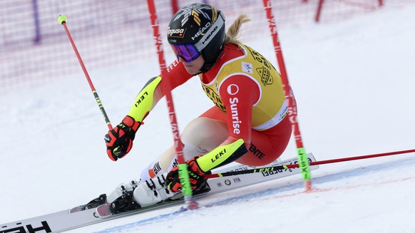 Switzerland's Lara Gut Behrami speeds down the course during an alpine ski, women's World Cup giant slalom, in Kronplatz, Italy, Wednesday, Jan. 25, 2023. (AP Photo/Alessandro Trovati)