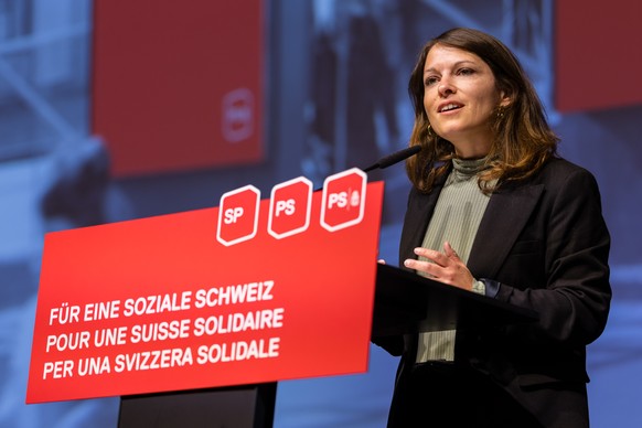 Co-Praesidentin Mattea Meyer spricht am Parteitag der SP Schweiz am Samstag, 25. Oktober 2025 in der Stadthalle in Sursee. (KEYSTONE/Philipp Schmidli)