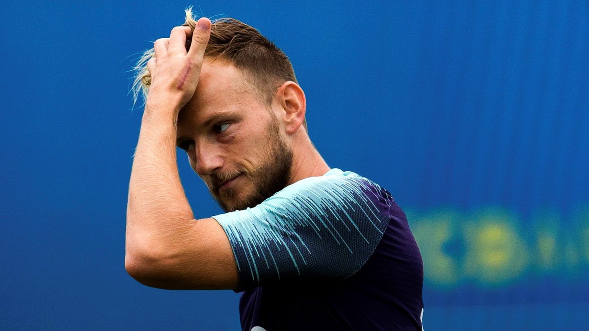 epa06954806 FC Barcelona's midfielder Ivan Rakitic attends a training session in Barcelona, Catalonia, Spain, 17 August 2018. Barcelona will face Deportivo Alaves on 18 August 2018 in their Spani ...