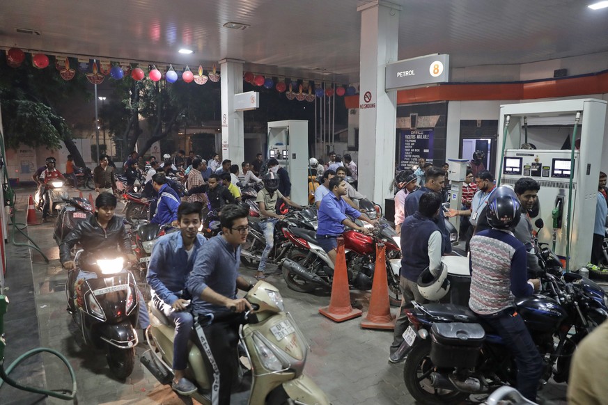 Indians crowd a gas station, one of the few places still accepting the high denomination 1000 and 500 currency notes, in New Delhi, India, Tuesday, Nov. 8, 2016. India&#039;s highest-denomination curr ...