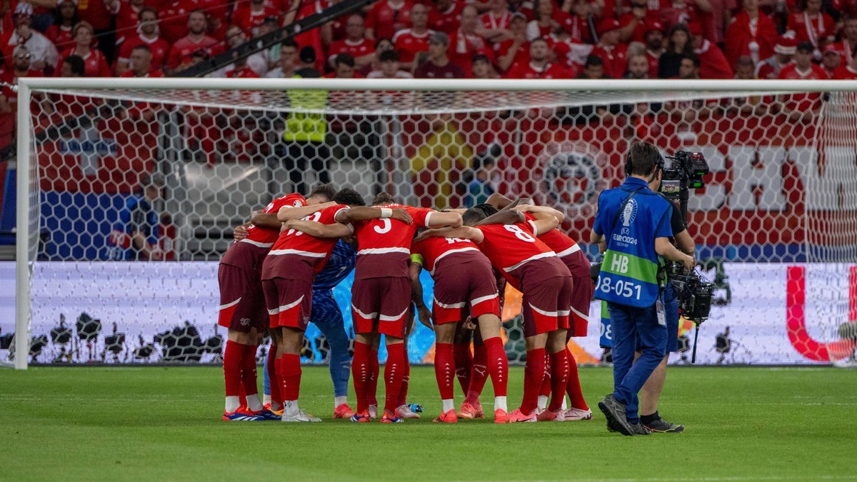 Fußball, Herren, Saison 2023/24, Euro EM 2024, Gruppe A 3. Spieltag in Frankfurt, Schweiz - Deutschland 1:1, Union, Motivation im Kreis vor dem Spiel, 23.06. 2024, *** Soccer, men, season 2023 24, Eur ...