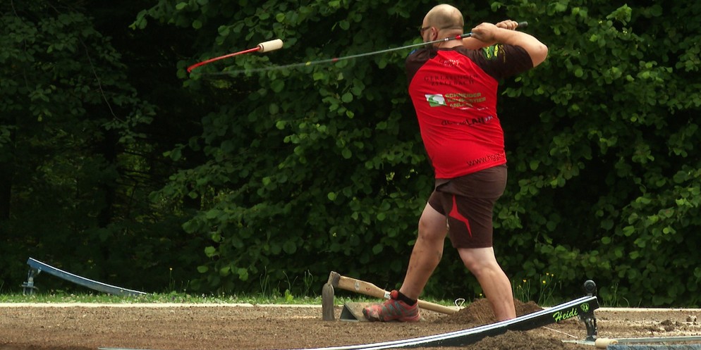 Die Ursprünge der Schweizer Mannschaftssportart Hornussen reichen bis ins 17. Jahrhundert zurück.Beim Traditionssport gibt es keine festgelegte Spieldauer.