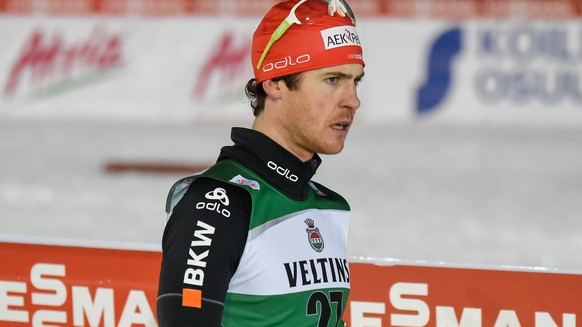 epa06352125 Tim Hug from Switzerland reacts in the finish area after the men&#039;s 15km Pursuit Free of the FIS Cross-Country Skiing World Cup in Ruka, near Kuusamo, Finland, 26 November 2017. EPA/MA ...