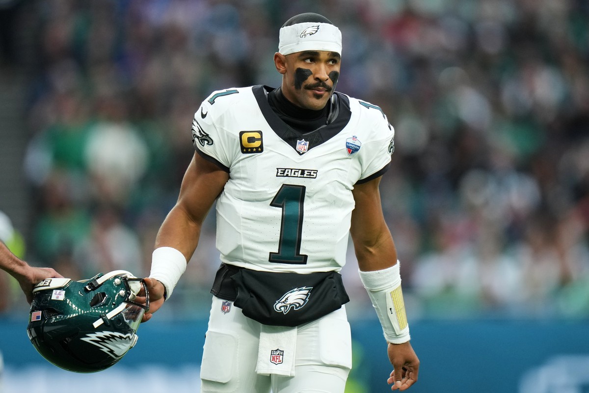 Philadelphia Eagles quarterback Jalen Hurts (1) stands on the field during an NFL football game against Jacksonville Jaguars in London, Sunday, Oct. 11, 2026. (AP Photo/Alastair Grant)
Jalen Hurts