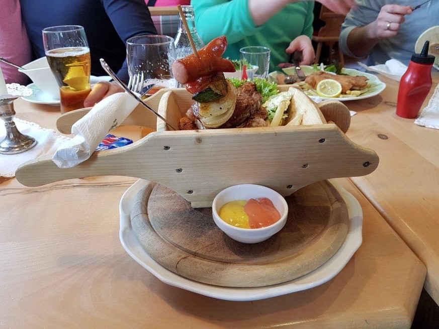 we want plates #wewantplates hipster food restaurant essen https://www.reddit.com/r/WeWantPlates/