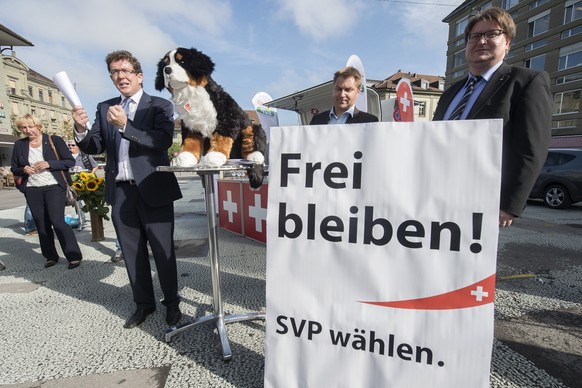 Albert Rösti (l.) präsentierte im letzten November die Wahlkampfstrategie der SVP.