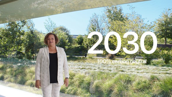 epa08671320 Handout video still image released by Apple showing Apple&#039;s vice president of Environment, Policy and Social Initiatives Lisa Jackson discussing how Apple will make all of its product ...