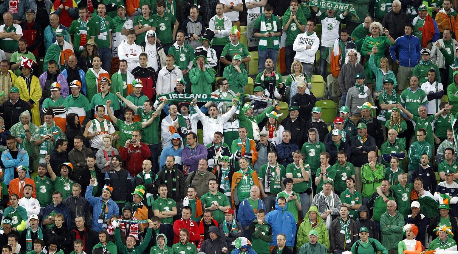 epa03266715 Irish fans pictured during the Group C preliminary round match of the UEFA EURO 2012 between Spain and Ireland in Gdansk, Poland, 14 June 2012. EPA/KAMIL KRZACZYNSKI UEFA Terms and Conditi ...