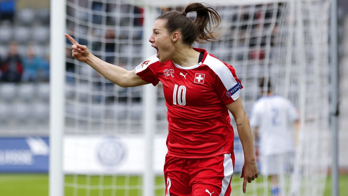 epa05251238 Switzerland's Ramona Bachmann celebrates after scoring the 1-0 during the UEFA Women's EURO 2017 qualifying soccer match between Switzerland and Italy at the Tissot Arena in Biel ...