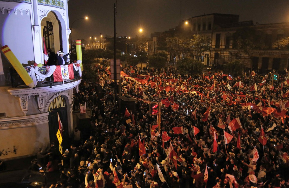 epa09254291 Peruvian presidential candidate Pedro Castillo greets his supporters while waiting for the electoral results, from his campaign event headquarters in Lima, Peru, 07 June 2021. Castillo sai ...