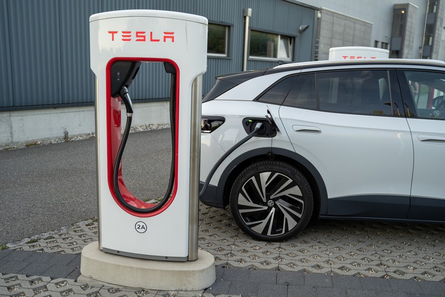 Tesla öffnet Supercharger für andere E-Autos und sorgt für Chaos