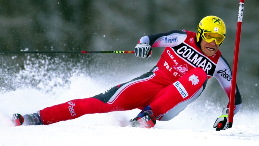 Hermann Maier from Austria speeds down to the course to take first place in the men's Ski World Cup giant slalom race in Val d'Isere, France, Sunday Dec. 10, 2000. (KEYSTONE/AP Photo/Alessan ...