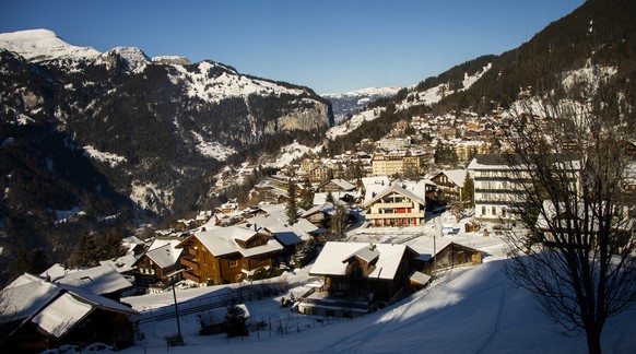 epa08931285 A general view of the mountain village while preperations for the FIS Alpine Skiing World Cup in Wengen make progress amid the Coronavirus disease (Covid-19), in Wengen, Switzerland, 11 Ja ...