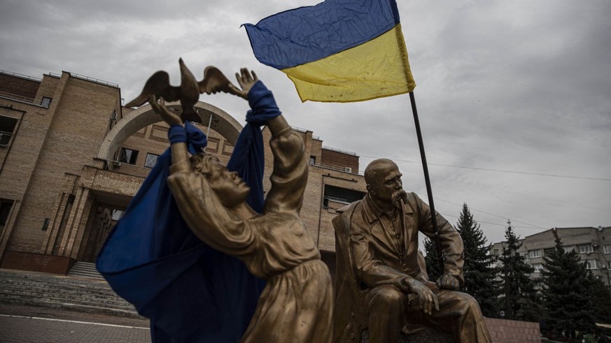 KHARKIV, UKRAINE - SEPTEMBER 11: Ukrainian flag waves after Ukrainian army liberated the town of Balakliya in the southeastern Kharkiv oblast, Ukraine, on September 11, 2022. (Photo by Metin Aktas/Ana ...