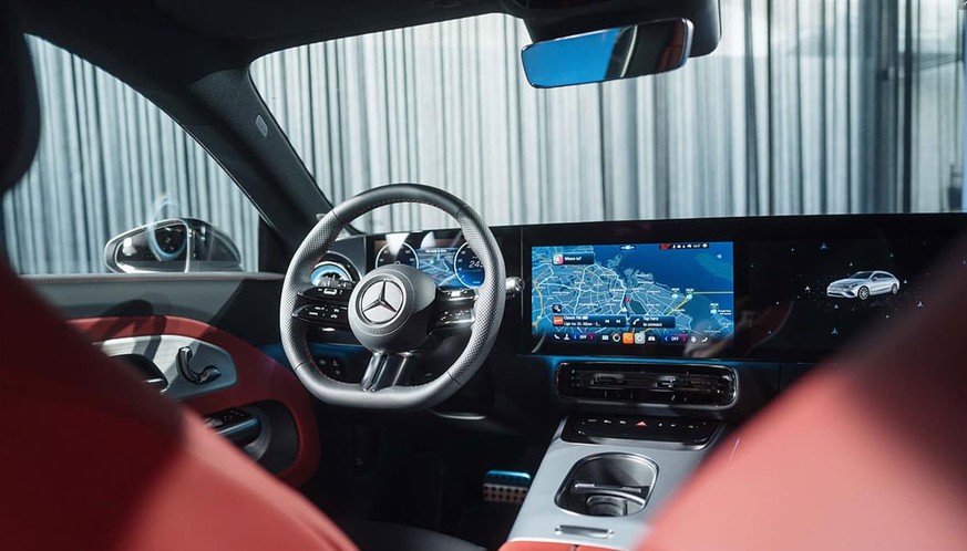 Mercedes nutzt das eigene Betriebssystem MB.OS. Google stellt die Karten für die Navigation bereit.