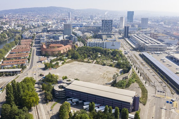 Blick auf die Brache des ehemaligen Hardturm-Stadions, aufgenommen am Sonntag, 20. September 2020 in Zuerich. Am 27. September entscheidet das Stadtzuercher Stimmvolk ueber den Hardturm Neubau - einem ...